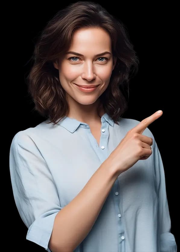 Uśmiechnięta kobieta w jasnoniebieskiej koszuli wskazująca palcem w prawo